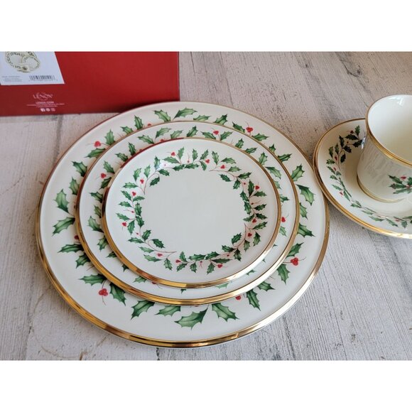 Lenox Mistletoe 5 piece holiday setting Xmas home decor collectible plate cup - Picture 3 of 9